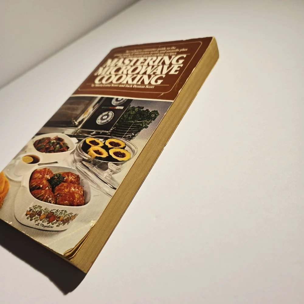 Mastering Microwave Cooking Maria Luisa Scott 1979 Bantam Vintage Cookbook PB